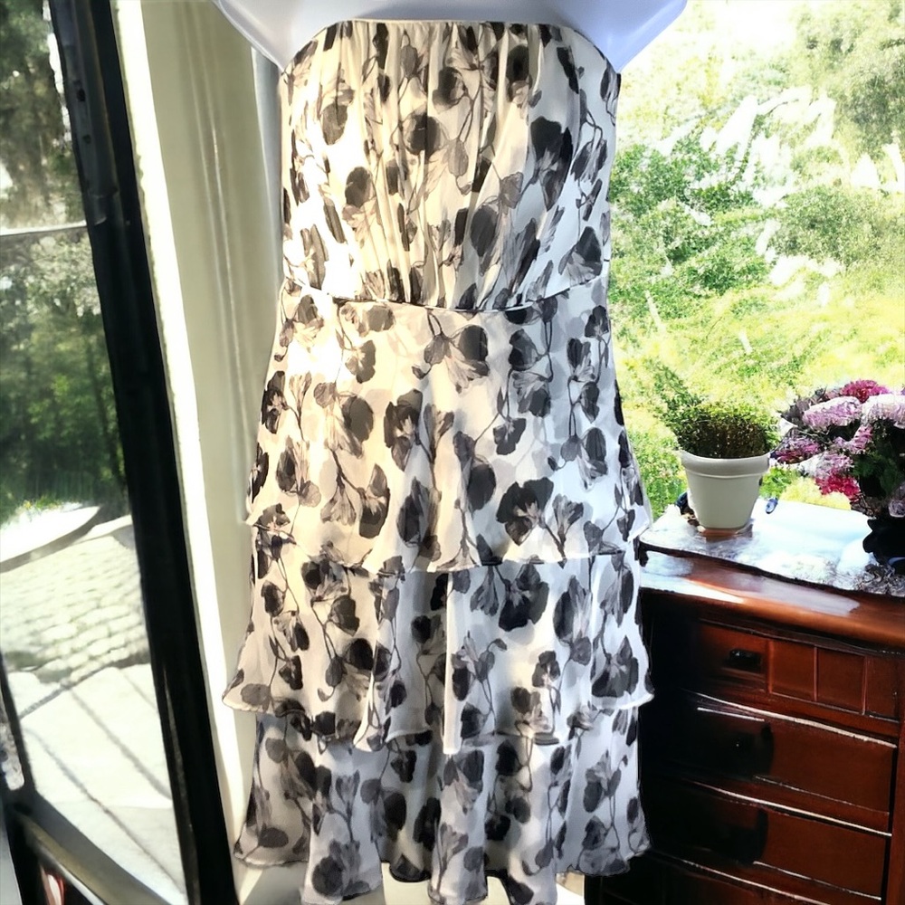 WHITE HOUSE BLACK MARKET Silk Floral Strapless Tiered Ruffled Dress, Siz…